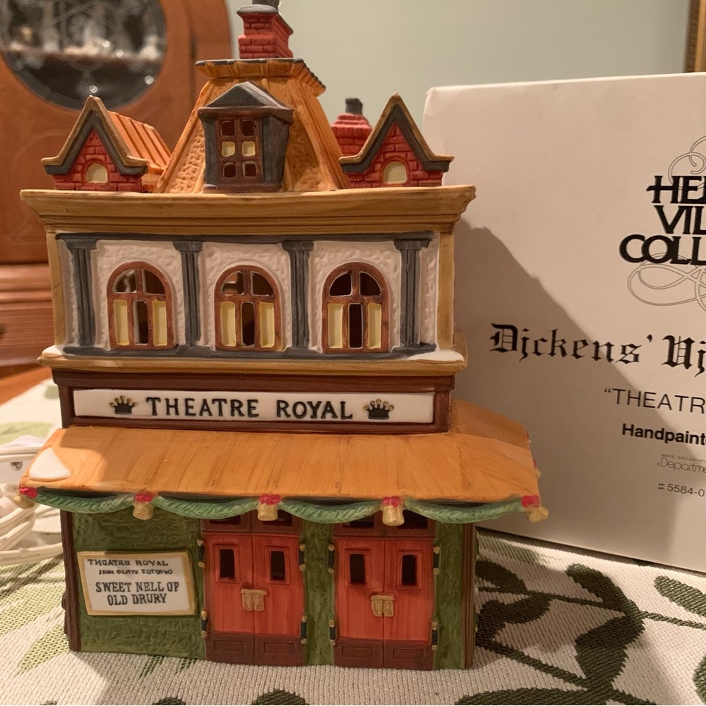 Theatre Royale. Dept 56, Dickens’ Village Series. Vintage, perfect condition!
